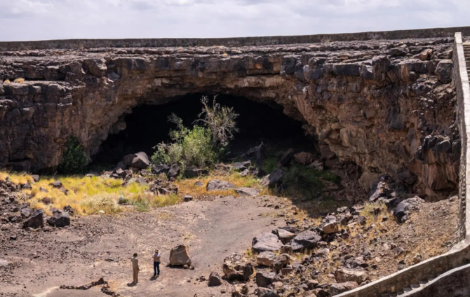 Tunnel et mur de fortification mis au jour par des archéologues à Djeddah