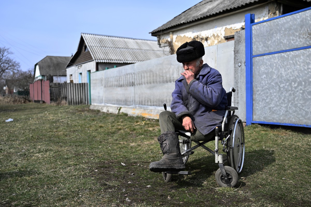 En Ukraine, «l'enfer» d'un village frontalier sous les bombes russes