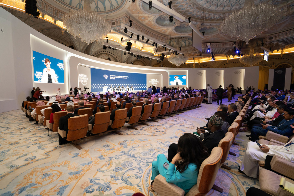 La conférence du WEF à Riyad témoigne de l'intérêt mondial croissant pour la Vision 2030 de l'Arabie saoudite", a déclaré Luigi Di Maio
