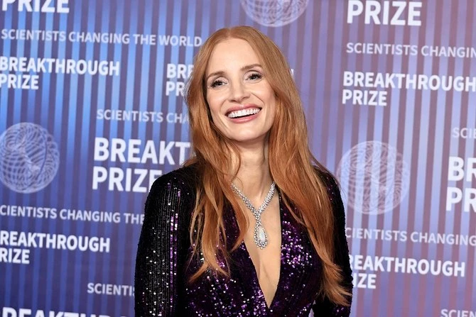 Jessica Chastain arbore un look Elie Saab lors de la remise des Breakthrough Awards à Los Angeles