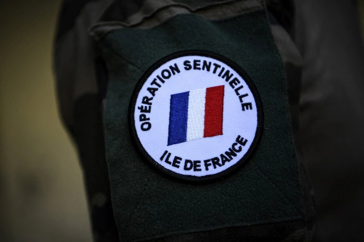 JO-2024: en cas de menace, la cérémonie d'ouverture serait « limitée au Trocadéro », voire au Stade de France, selon Macron