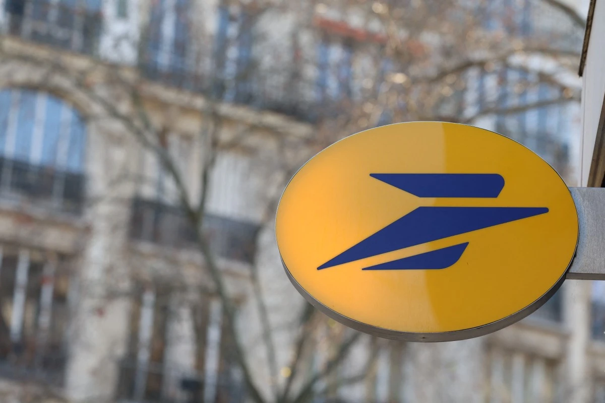 Dans l'Orne, le bureau de poste itinérant tente de conquérir les villages
