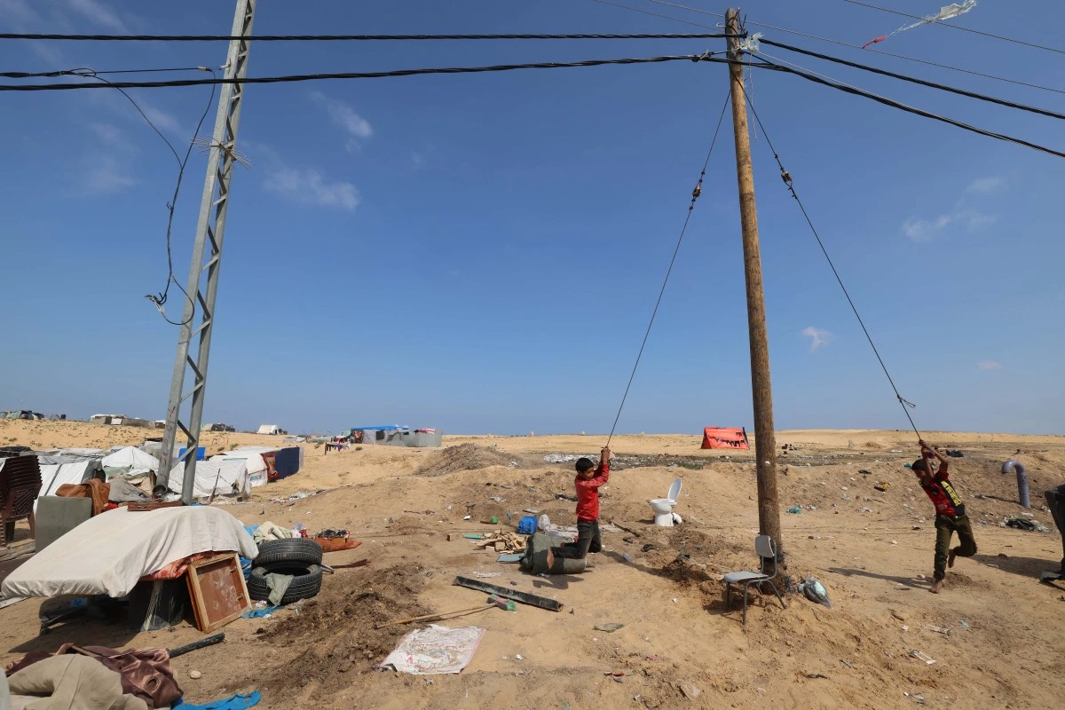 Raids israéliens meurtriers à Gaza, Israël en alerte après des menaces de l'Iran