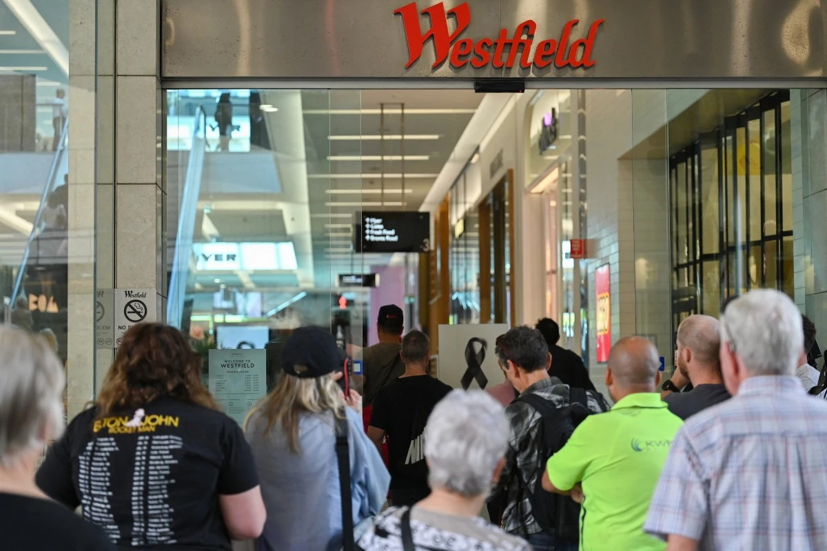 Australie: le centre commercial rouvre ses portes, cinq jours après l'attaque au couteau