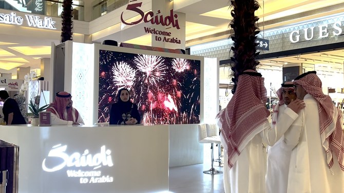 L'Autorité saoudienne du tourisme inaugure son exposition au centre commercial Kota Kasablanka, dans le sud de Jakarta, en Indonésie, le 1er mai 2024. (Photo AN)