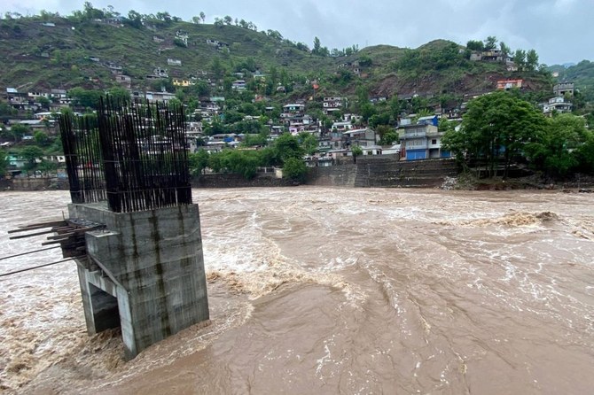 Vue générale du débordement de la rivière Jhelum après de fortes pluies à Muzaffarabad, au Cachemire sous administration pakistanaise, le 29 avril 2024. (AFP)