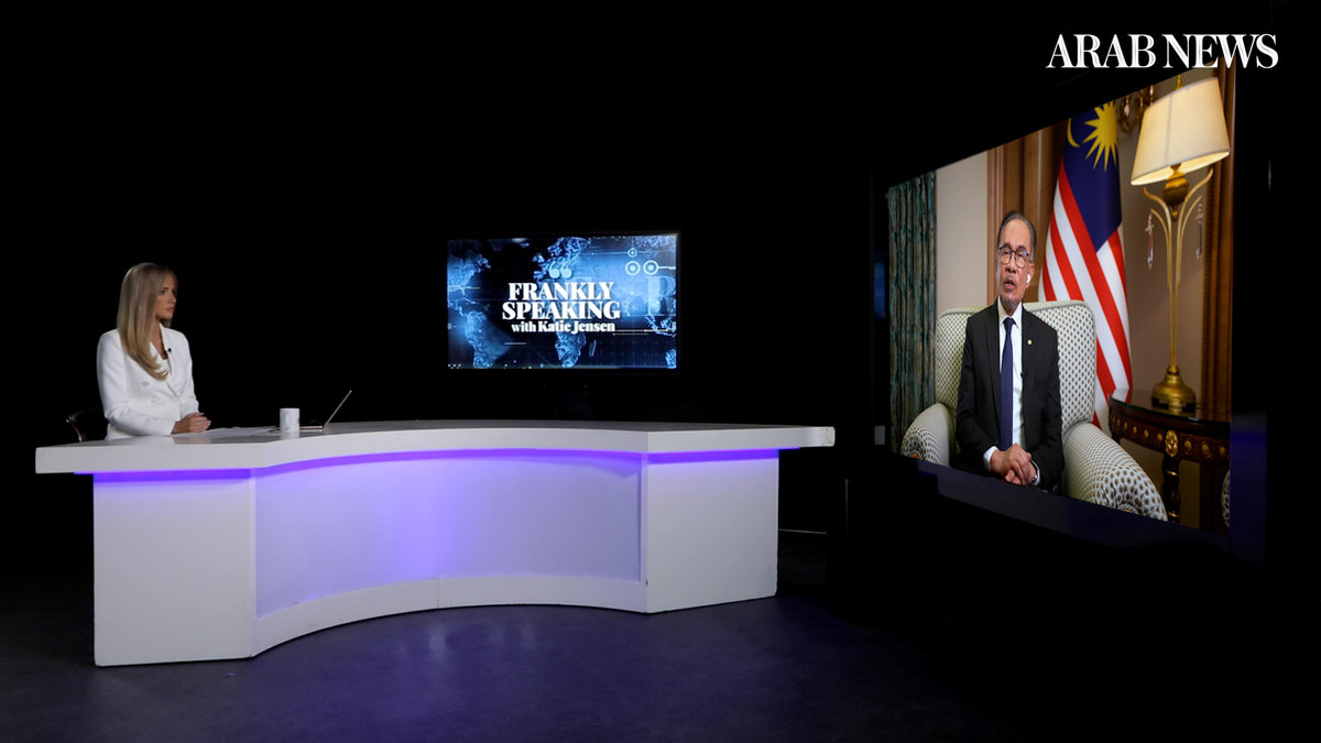 Anwar Ibrahim s'est entretenu avec Katie Jensen, présentatrice de l'émission d'actualité d'Arab News "Frankly Speaking", lors d'une visite à Riyad pour une réunion spéciale du Forum économique mondial la semaine dernière. (Photo AN)