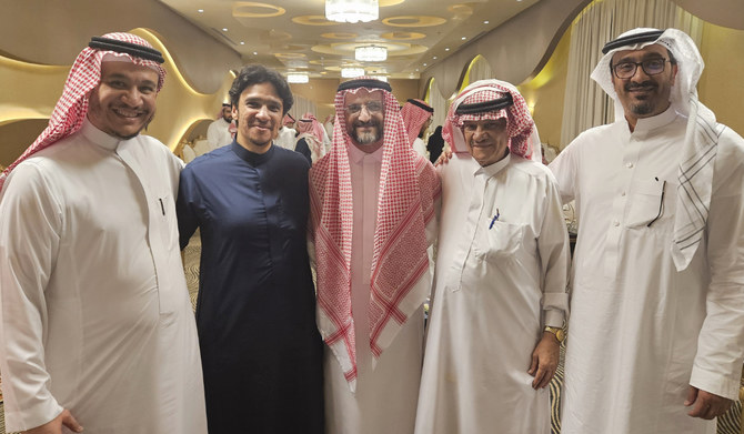 Eid Alsoumani et sa famille ont finalement été réunis le 9 mai. Plusieurs d’entre eux rencontraient pour la première fois leur proche de 42 ans. (Photo fournie)