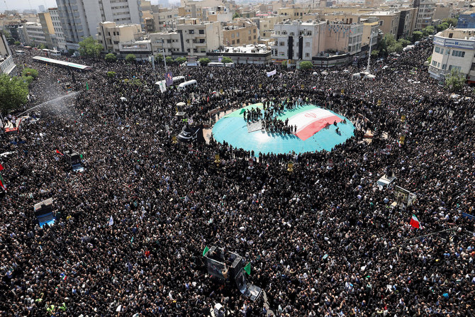 Une foule immense à Téhéran pour les funérailles du président Raïssi