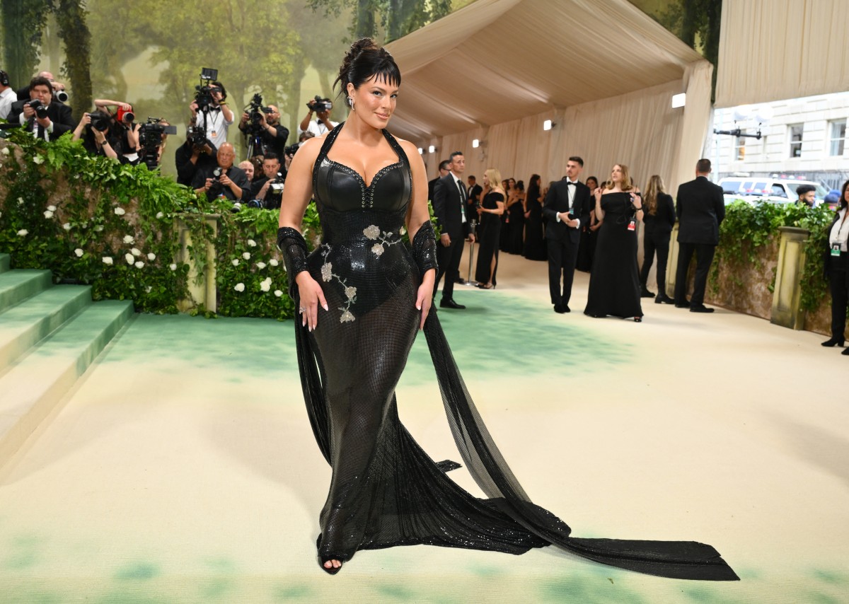 Le mannequin américain Ashley Graham arrive au Met Gala 2024 au Metropolitan Museum of Art le 6 mai 2024 à New York. Le gala récolte des fonds pour le Costume Institute du Metropolitan Museum of Art. Le thème du gala 2024 est "Sleeping Beauties : Réveiller la mode". (Photo Angela Weiss AFP)