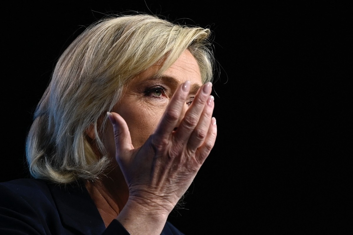 La présidente du groupe parlementaire d'extrême droite du Rassemblement national (RN), Marine Le Pen, prononce un discours lors d'une réunion publique avant les élections législatives européennes, à Saint-Avold, dans le nord-est de la France, le 7 mai 2024. (Photo Jean-Christophe Verhaegen AFP)