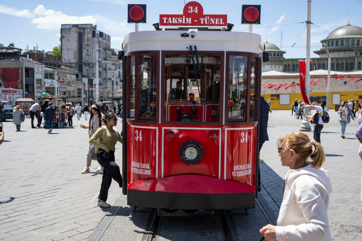 Le tramway centenaire d'Istanbul fait peau neuve