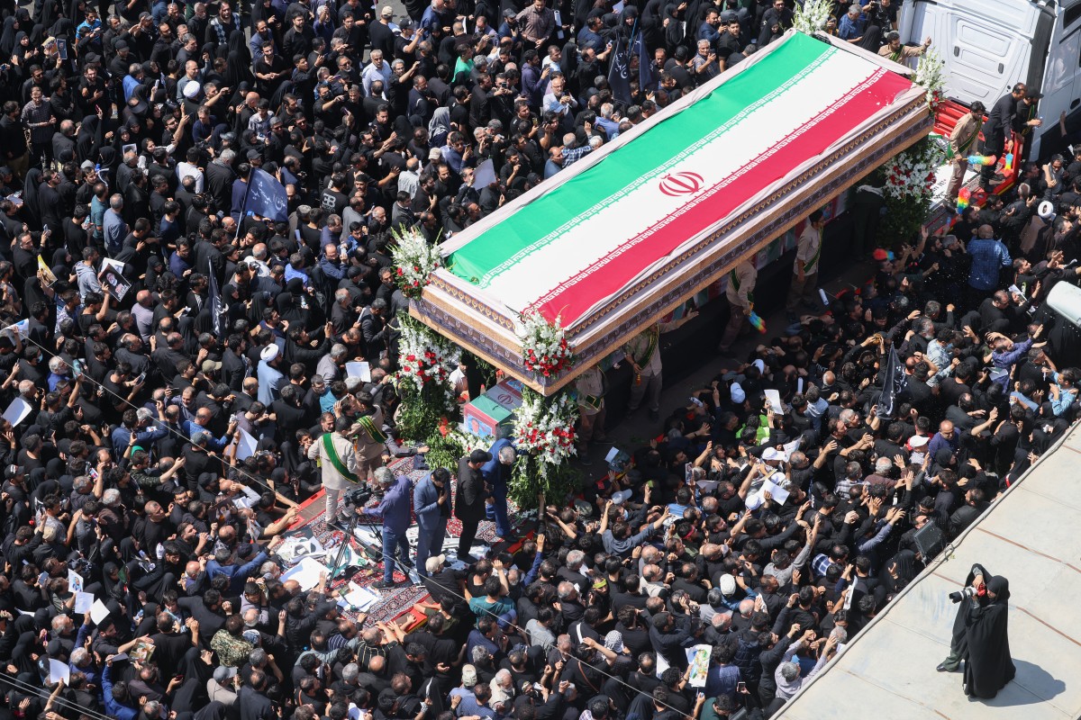 Le président Raïssi enterré dans la ville sainte de Mashhad