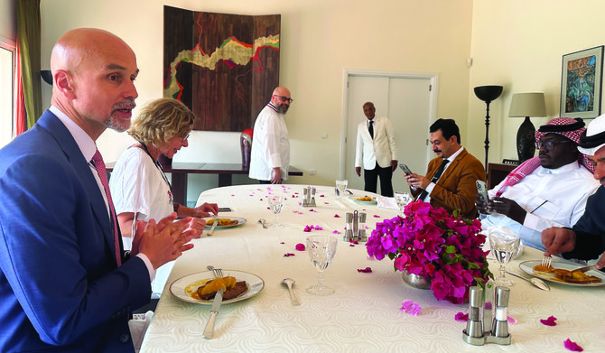 Le consul général de France à Djeddah accueille un échange culturel riche en saveurs