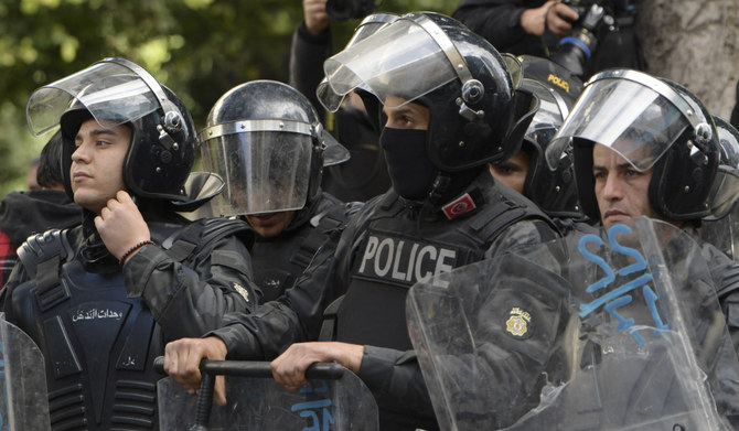 Tunisie: arrestation musclée d'une avocate, un direct de France 24 interrompu