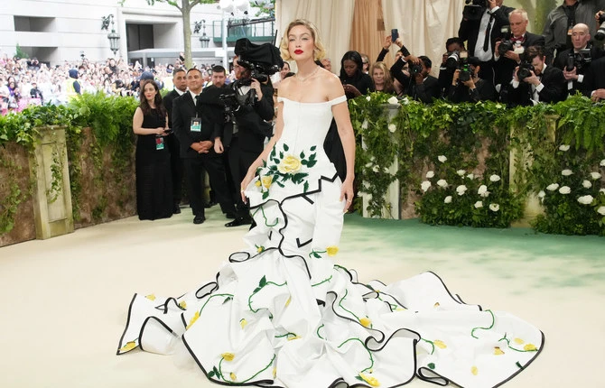 Gigi Hadid et Imaan Hammam font tourner les têtes au Met Gala
