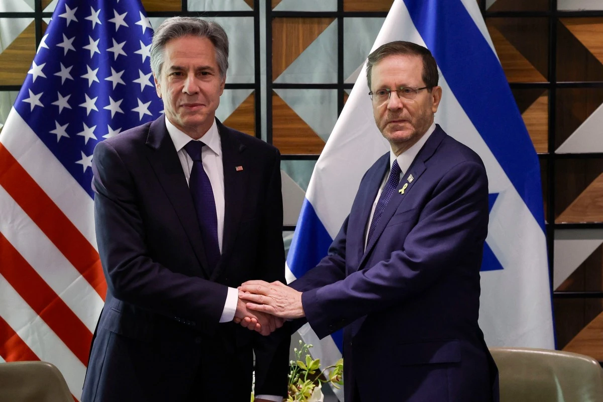 A Tel-Aviv, Blinken se dit déterminé à obtenir «maintenant» un accord Israël-Hamas