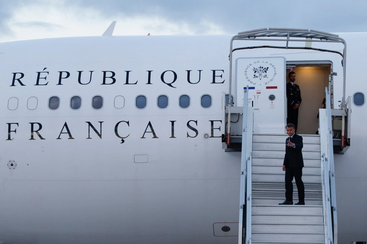 Macron en route pour la Nouvelle-Calédonie, nouveaux incendies dans la nuit à Nouméa