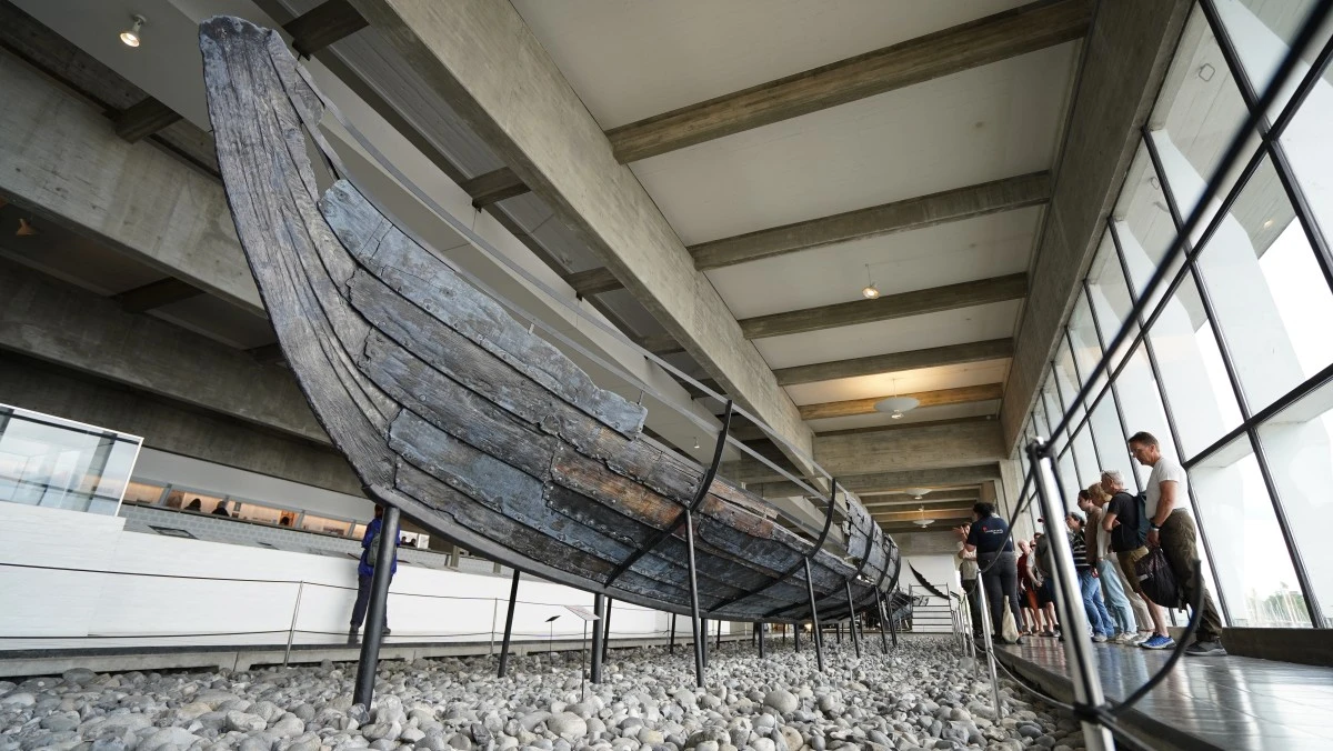 Au Danemark, des forgerons travaillent à la reconstitution d'un bateau viking