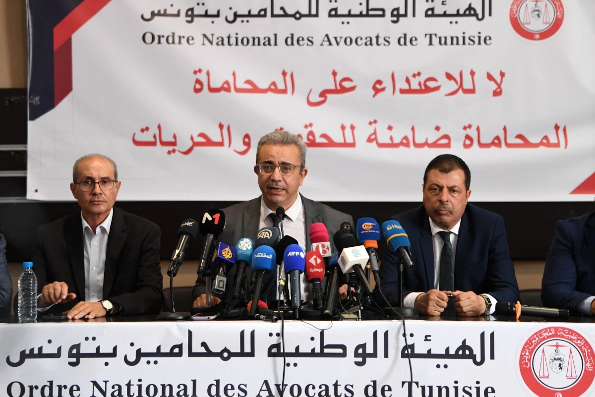 Tunisie: le bâtonnier dénonce des «abus de pouvoir» après l'arrestation d'avocats