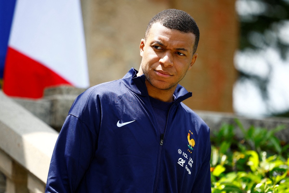 Foot: Kylian Mbappé signe officiellement au Real Madrid pour cinq ans