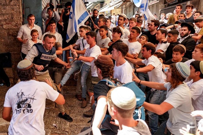 Un journaliste palestinien attaqué par une foule d’Israéliens lors de la marche des drapeaux