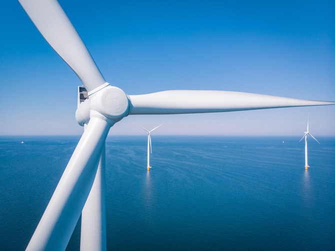 Le vent en mer est plus fort, plus régulier et moins turbulent que sur la terre ferme, ce qui permet de produire de l’énergie de manière fiable. (Shutterstock)