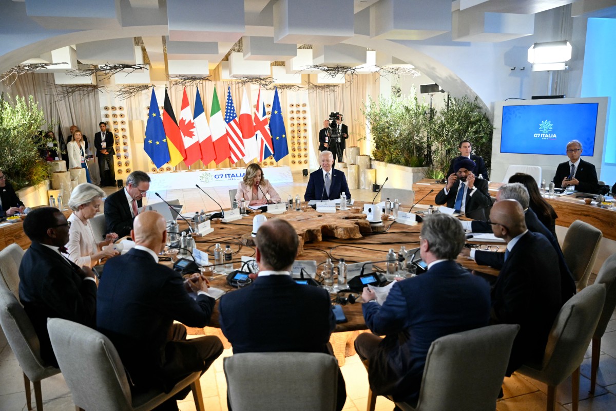 Zelensky accueilli à bras ouverts au G7 qui scelle un accord sur les actifs russes