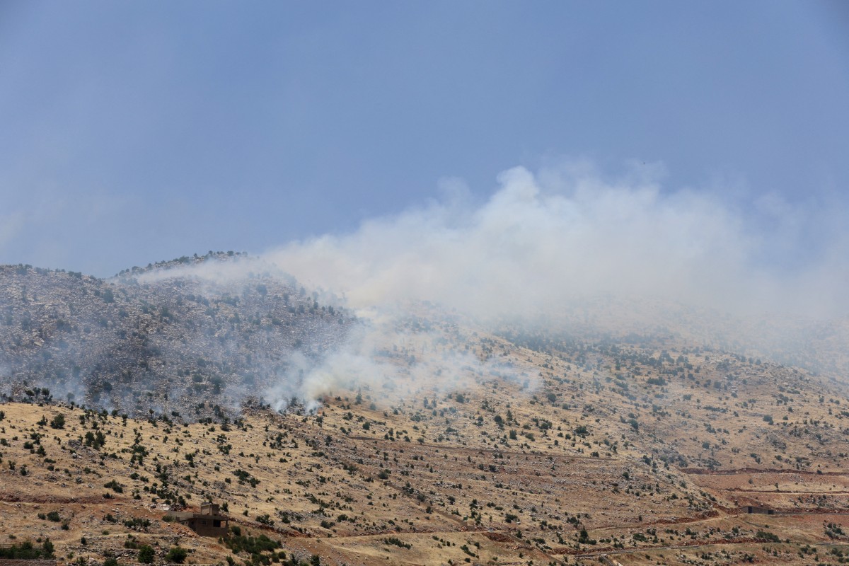 Au Liban, des habitants découvrent les dégâts d'une frappe israélienne sur leur village