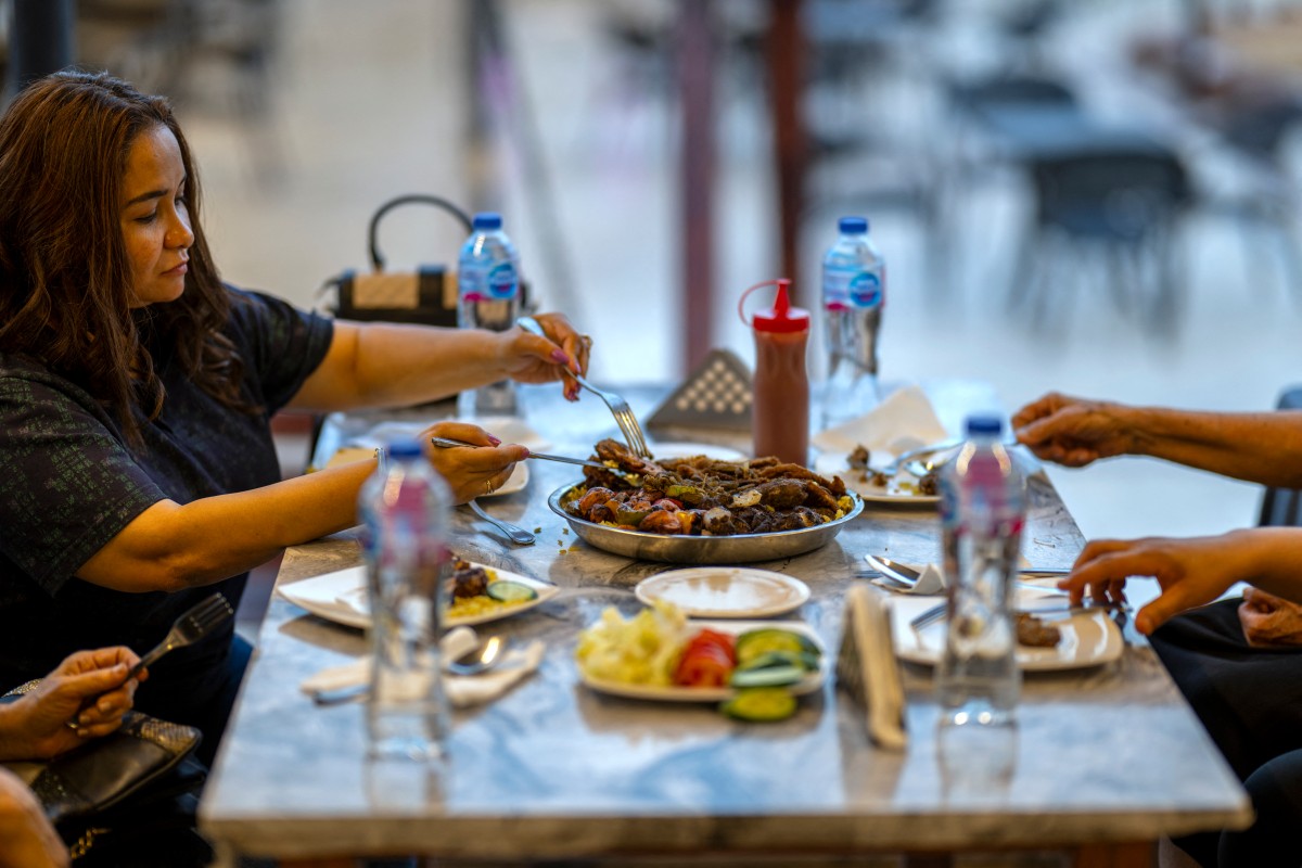 En Egypte, la cuisine soudanaise pour oublier le goût amer de la guerre