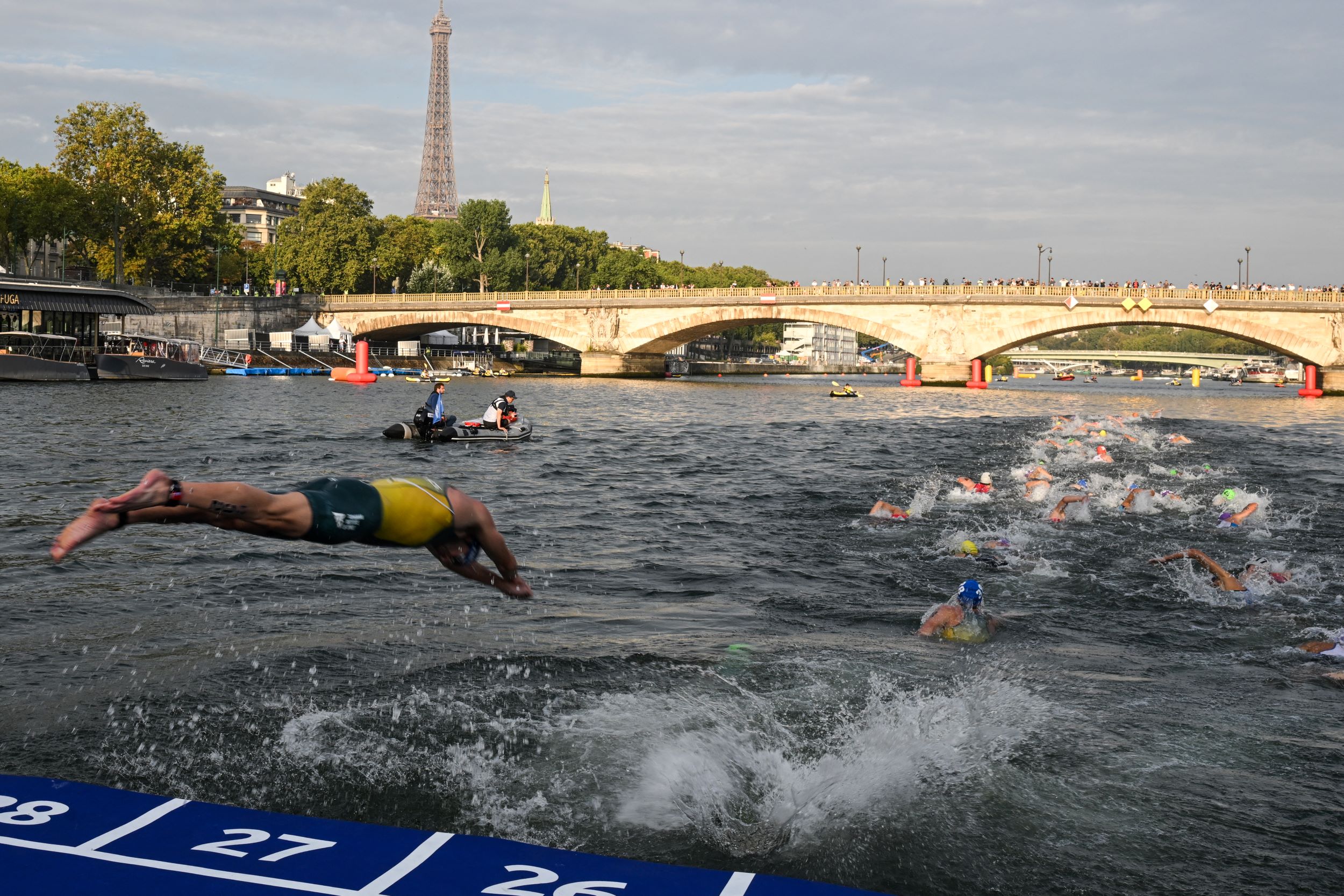 JO-2024: pour les organisateurs, la Seine n'est pas un long fleuve tranquille