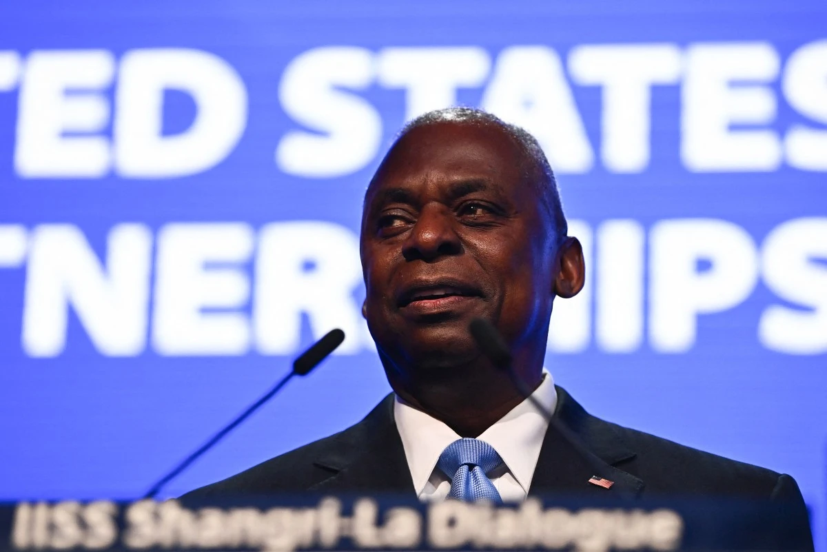Le secrétaire américain à la Défense, Lloyd Austin, s'exprime lors du 21e sommet du Dialogue Shangri-La à Singapour, le 1er juin 2024. (Photo par Nhac Nguyen AFP)