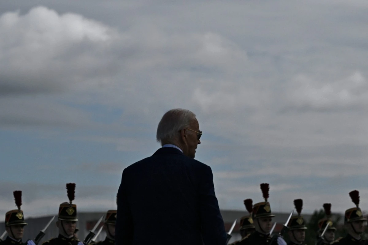 Débarquement: Biden en France, Macron entame les commémorations