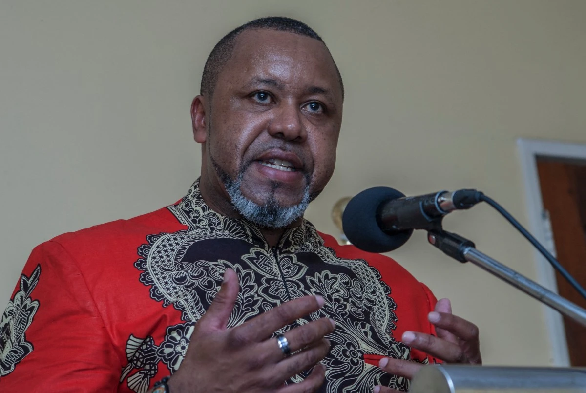 Le vice-président réintégré du Malawi, Saulos Chilima, s'exprime lors d'une conférence de presse dans sa résidence privée à Lilongwe, le 5 février 2020, suite à la décision de la Cour constitutionnelle de Lilongwe, le 3 février 2020, d'annuler les résultats des élections tripartites du 21 mai 2019. (Photo par Amos Gumulira AFP)