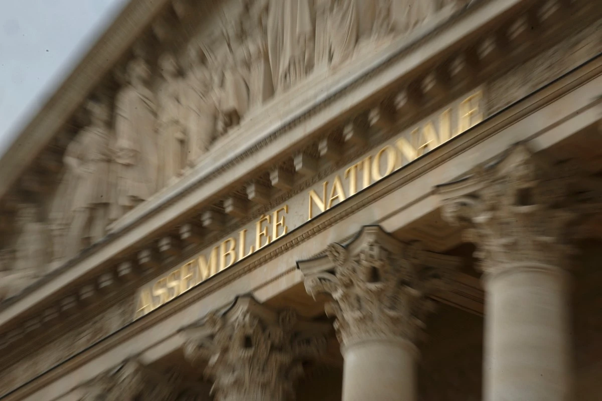 A l'Assemblée nationale, choc, cartons et maux de tête