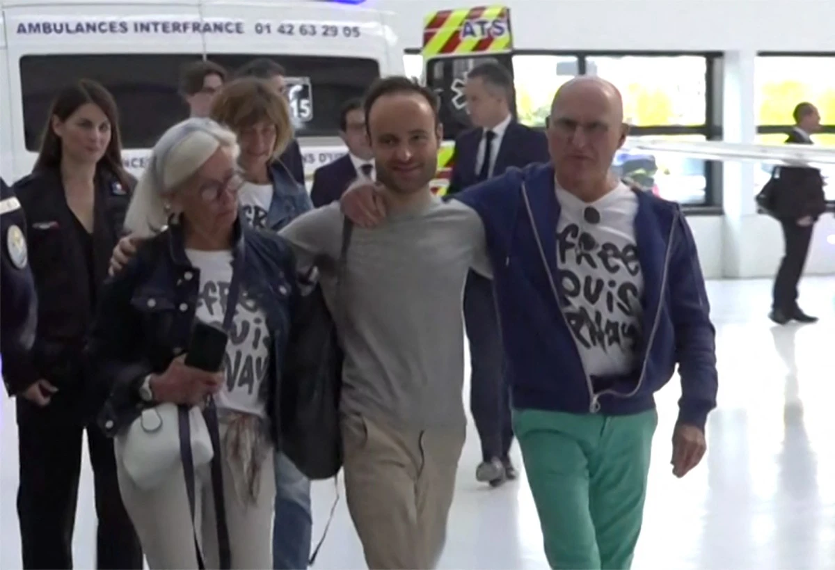 L'ex-détenu en Iran Louis Arnaud est arrivé en France