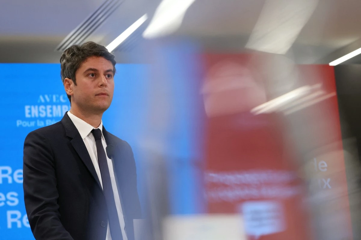 Législatives: Attal s'émancipe de Macron