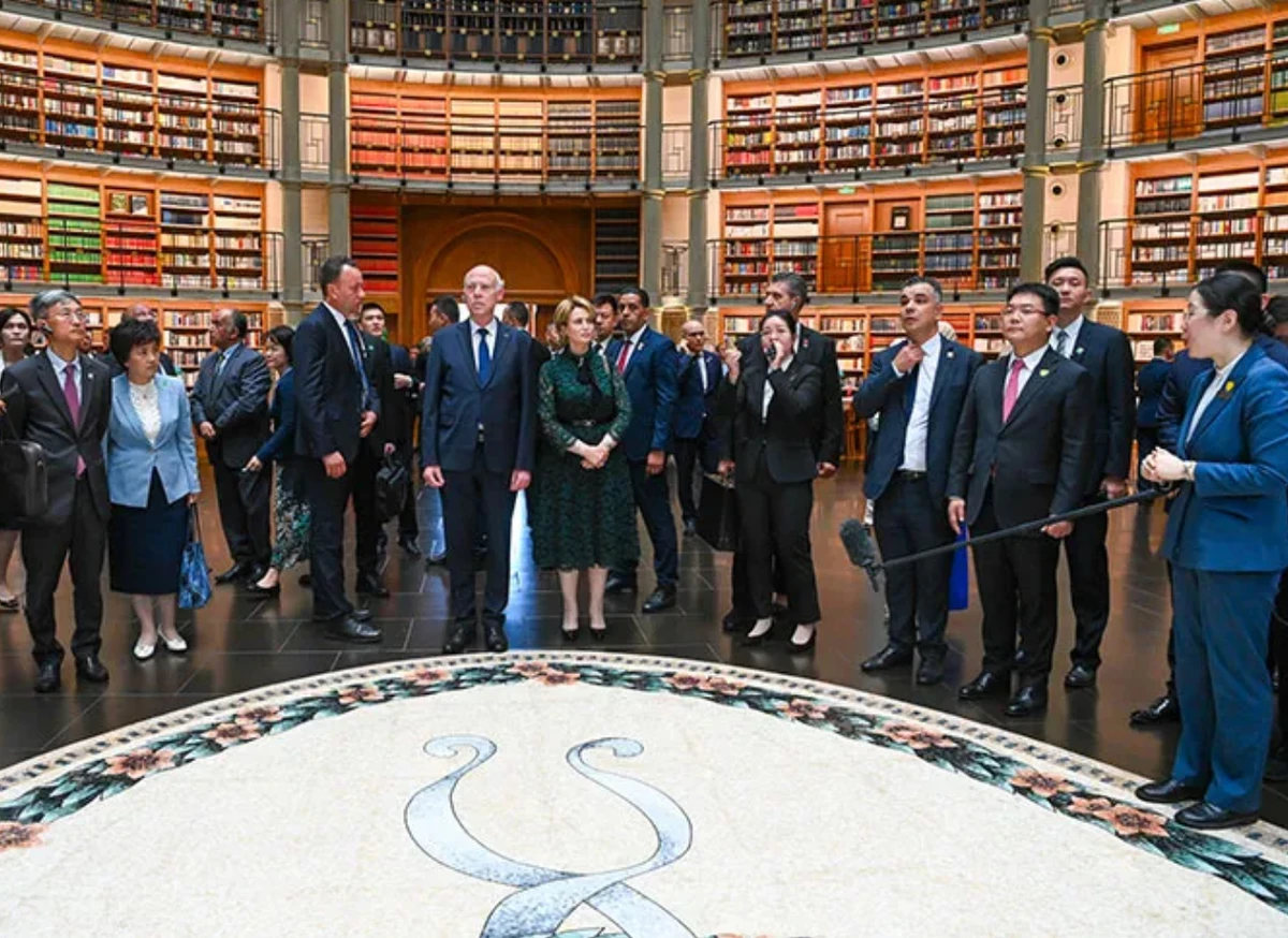 Tunisie-Chine: Kaïs Saied visite la grande bibliothèque de Huawei