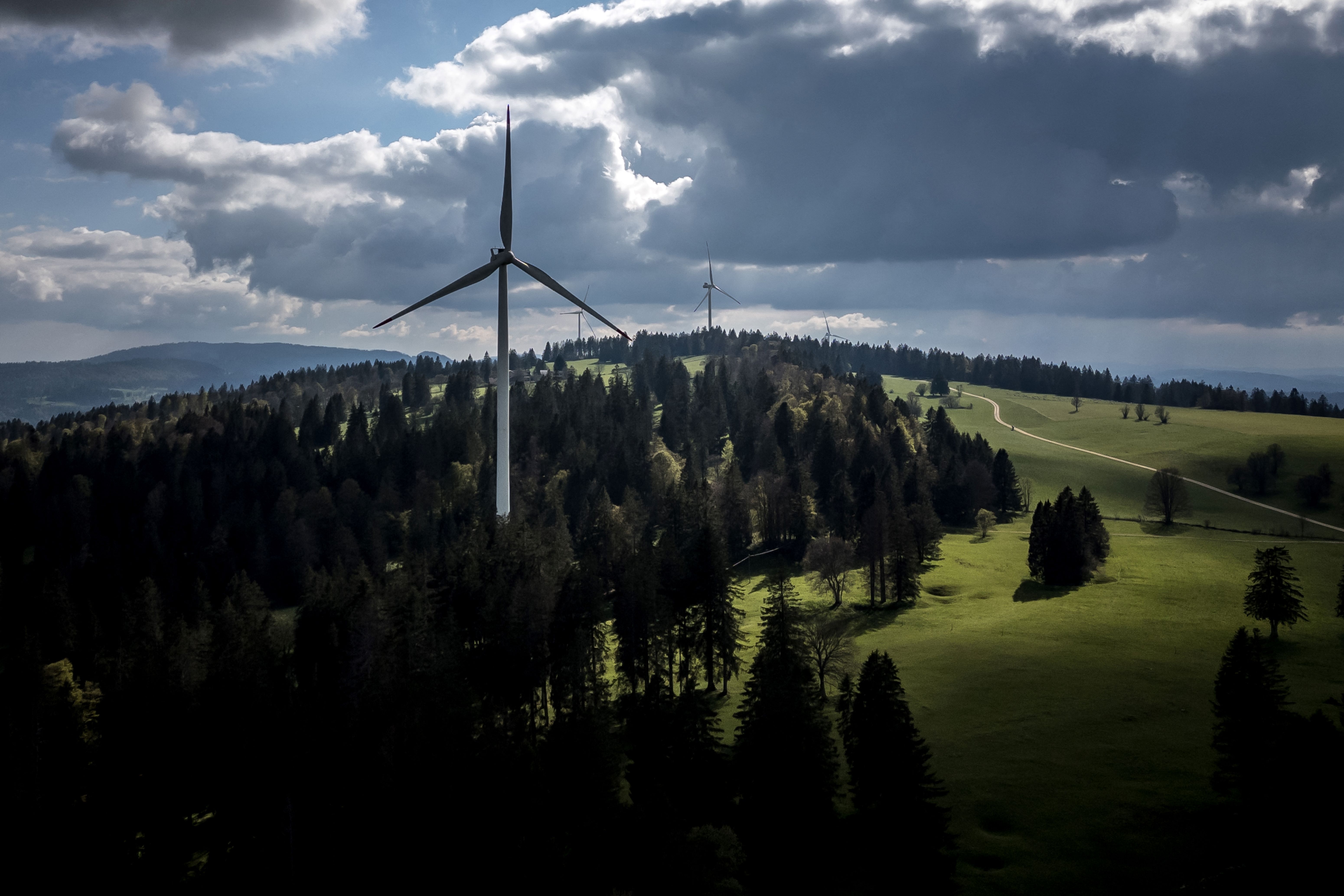 Electricité: la production renouvelable devrait dépasser le charbon en 2025, selon l'AIE