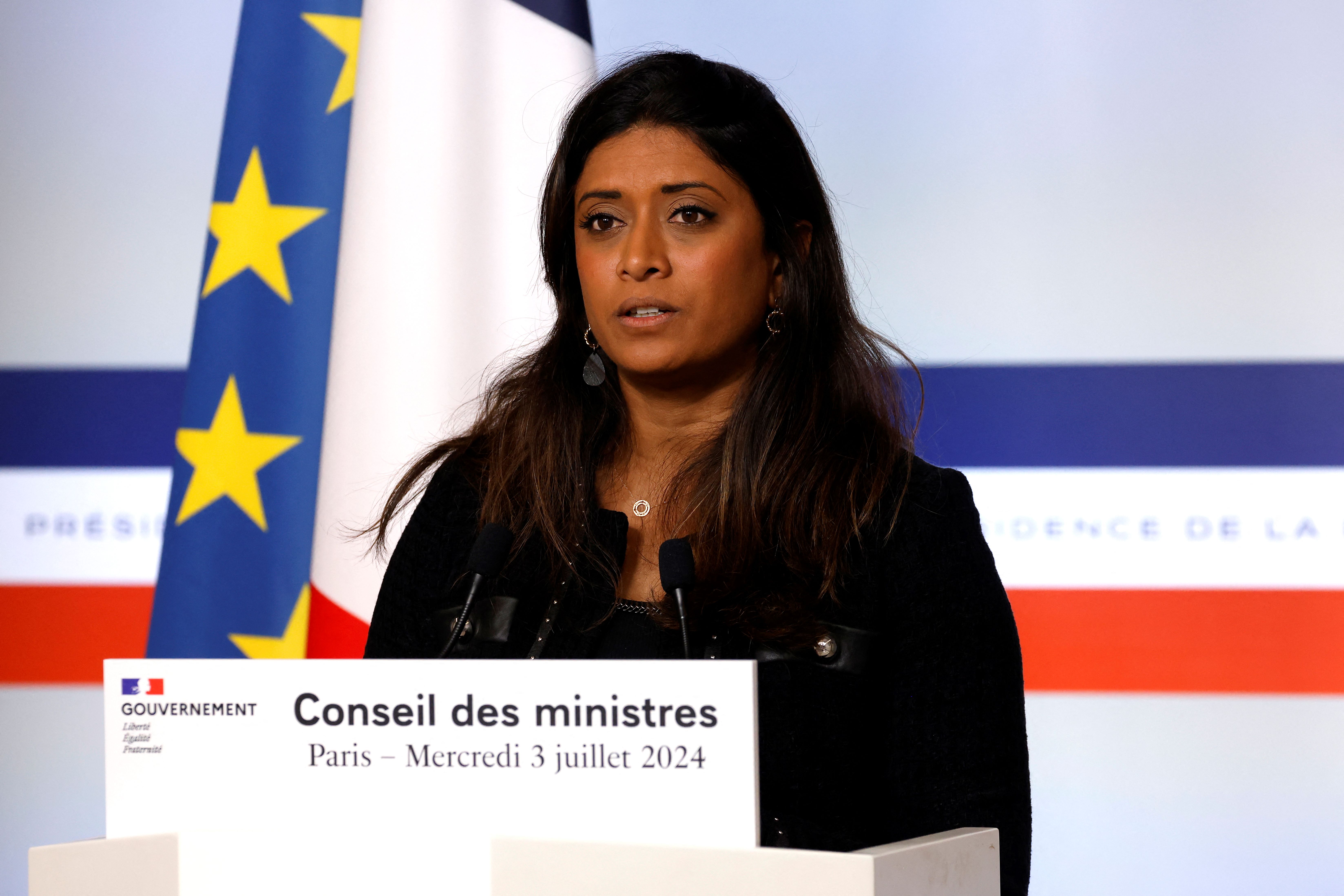 Pour Thévenot, Le Pen "a une très mauvaise compréhension" du Conseil des ministres