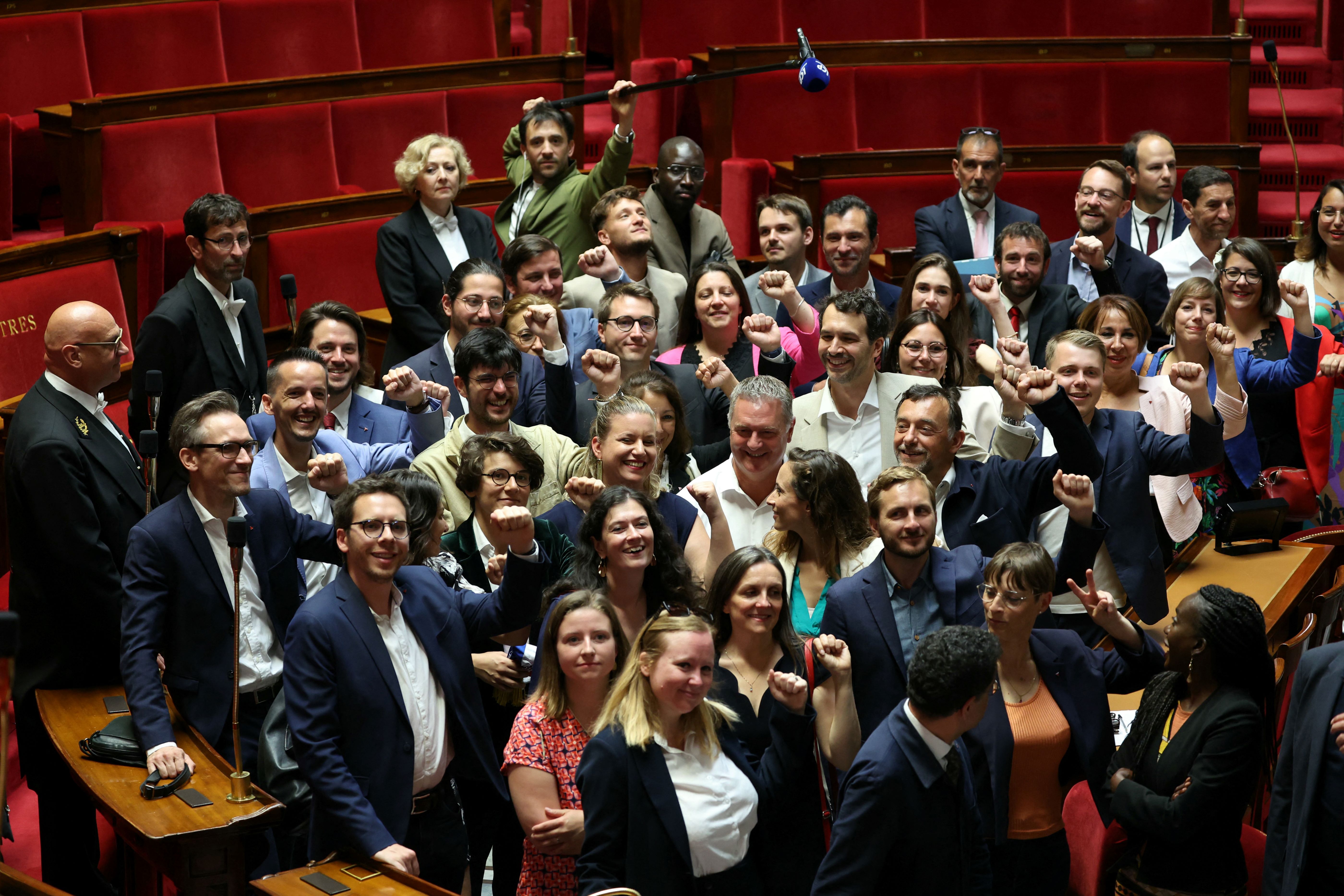 France: la gauche patine, macron semble reprendre la main