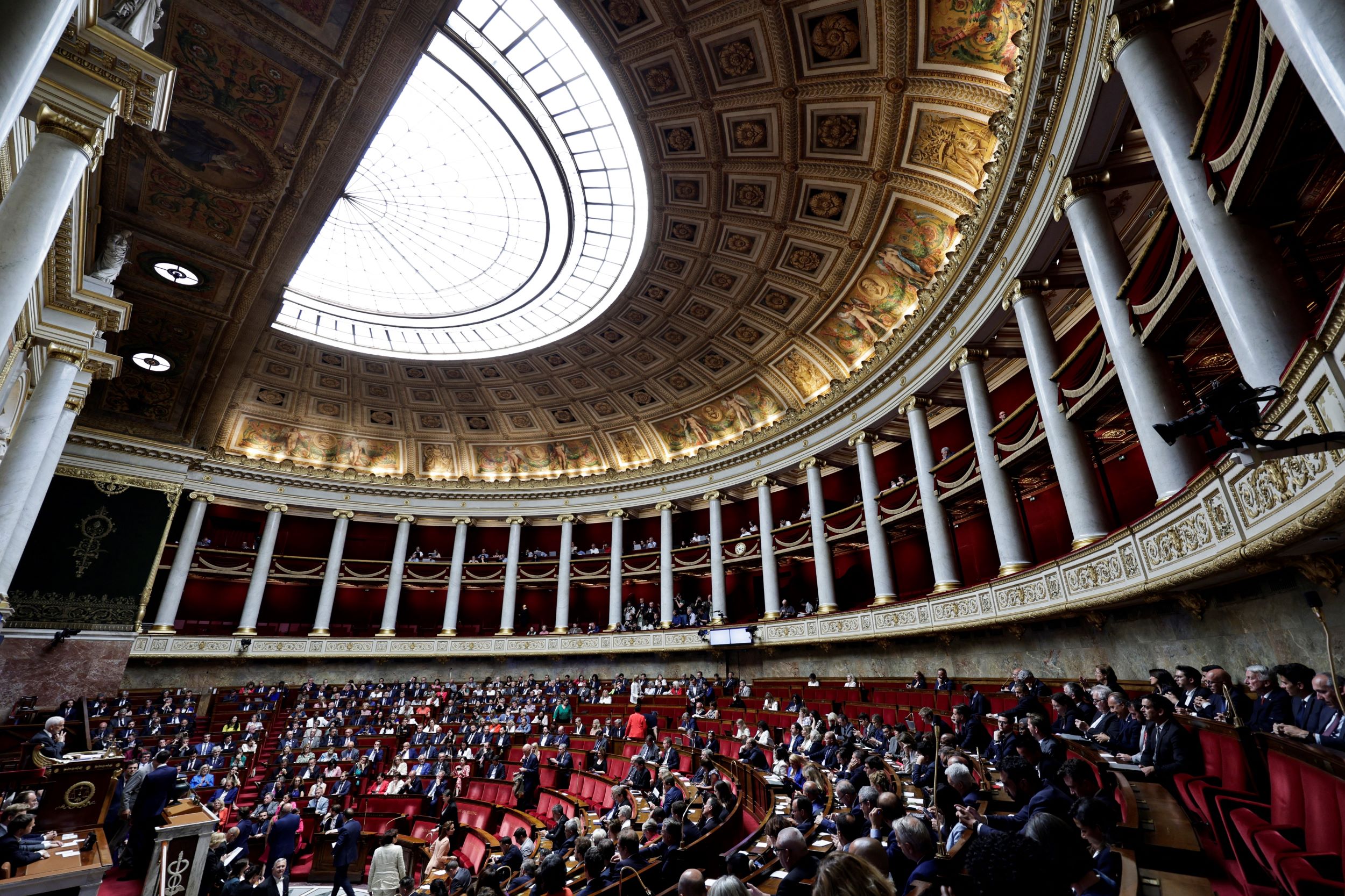 Nouveau renoncement à gauche pour Matignon, la droite présente son "pacte législatif"
