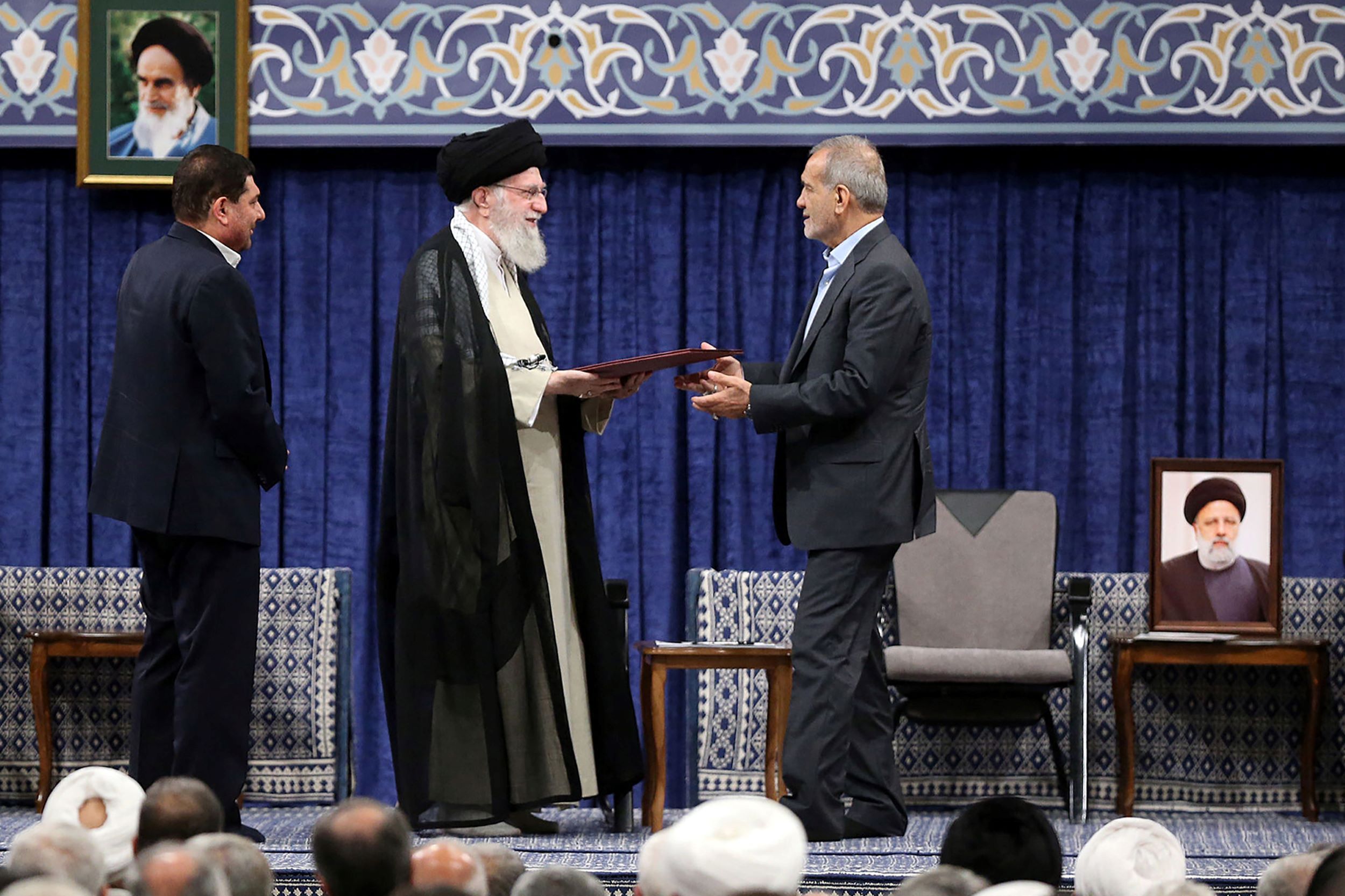Iran: le président Massoud Pezeshkian prête serment devant le Parlement