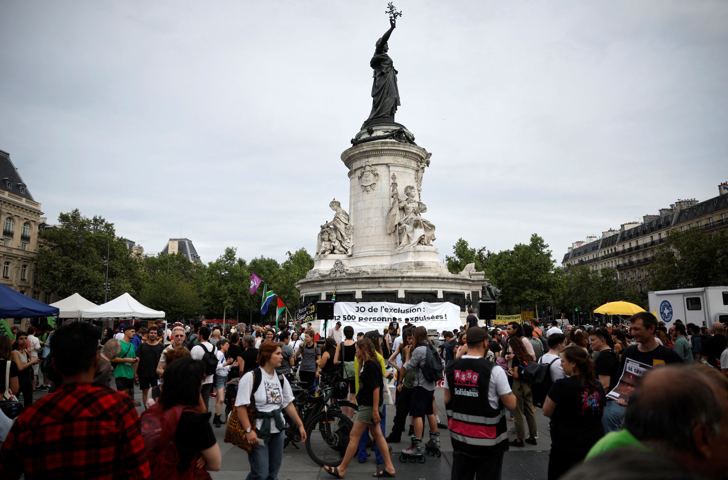 JO-2024: à 24H de la fête officielle, une "contre-cérémonie" à Paris pour les plus pauvres