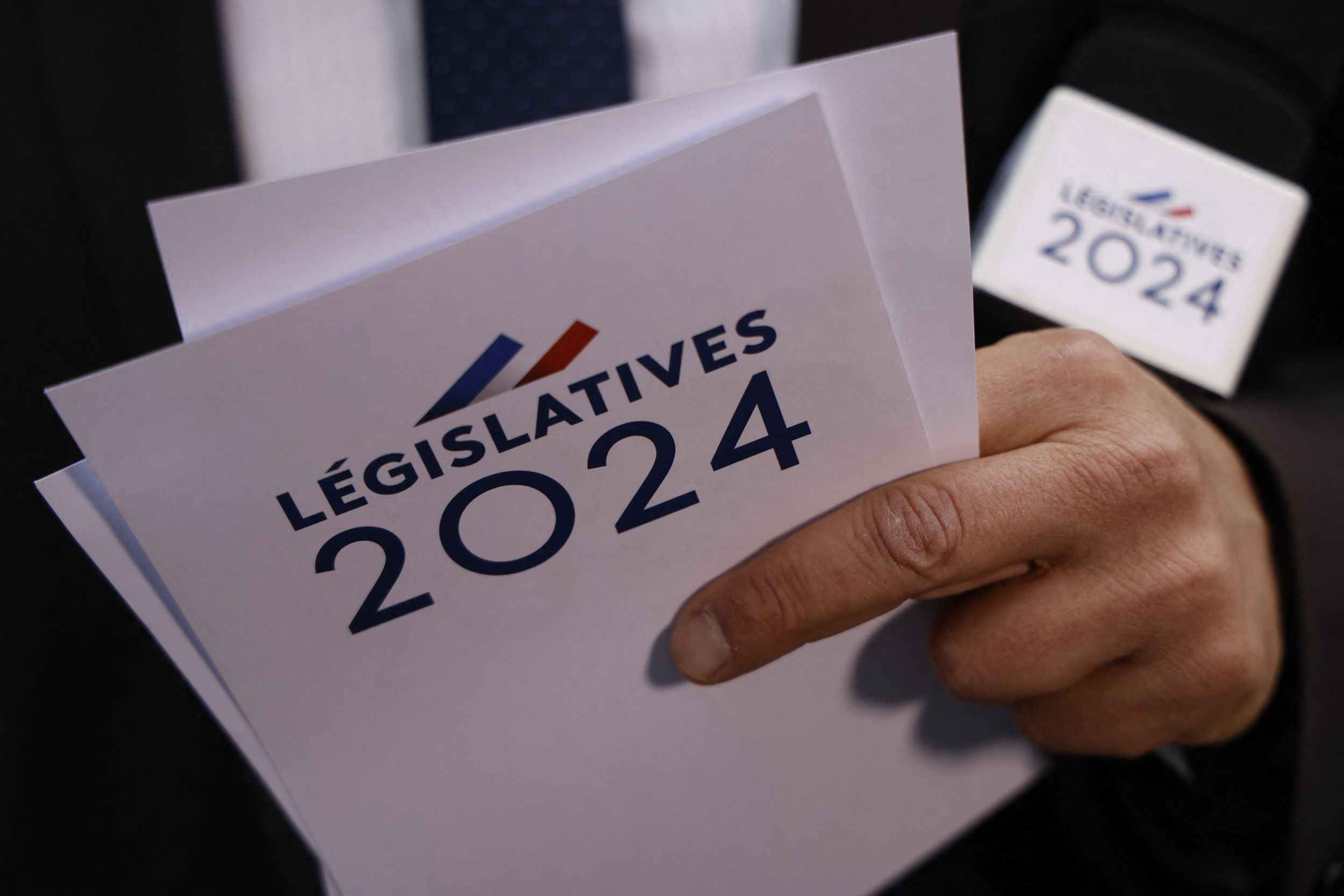 France : tractations politiques pour éviter une majorité absolue à l'extrême droite