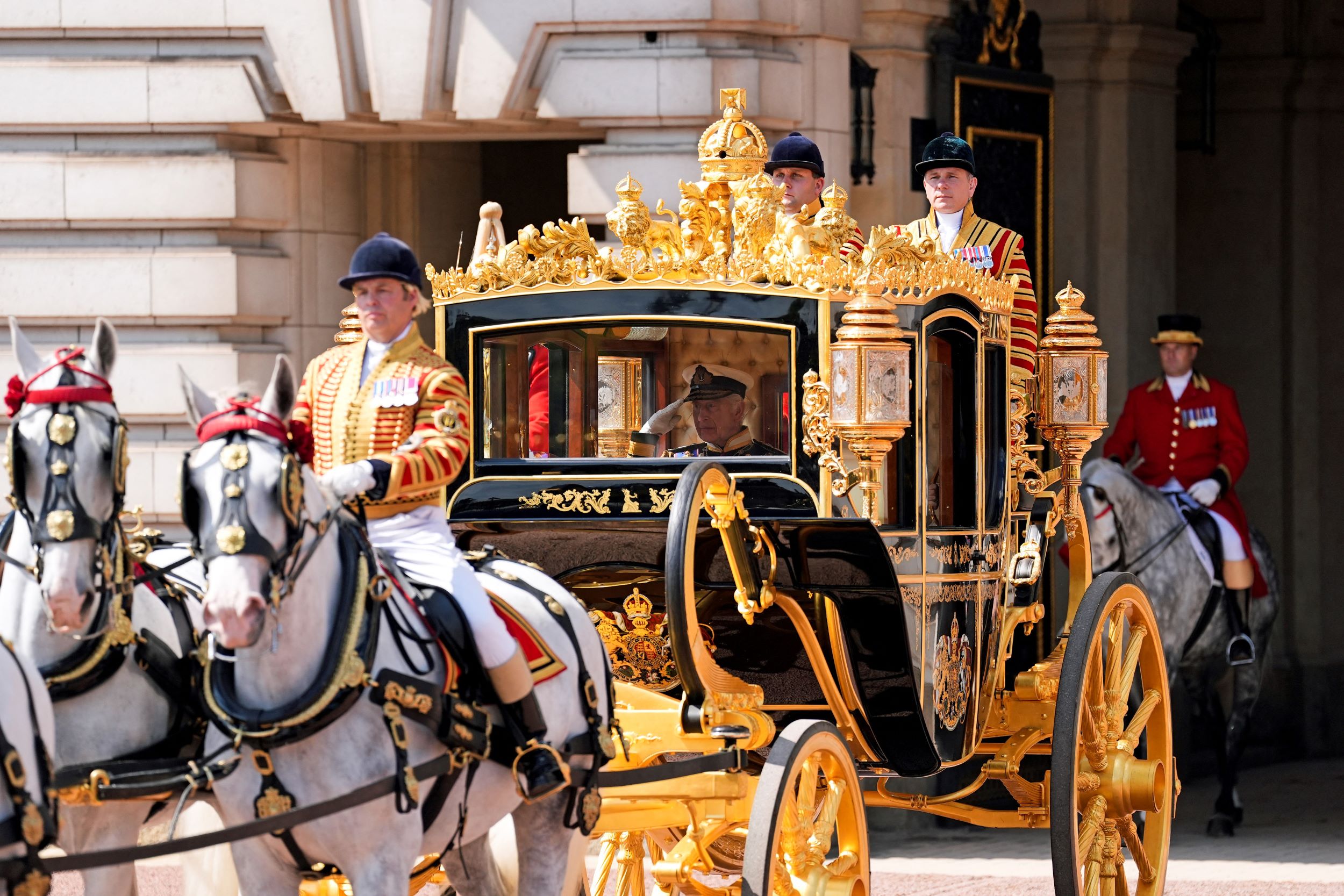 Charles III présente le premier programme travailliste en 15 ans lors du "discours du roi"