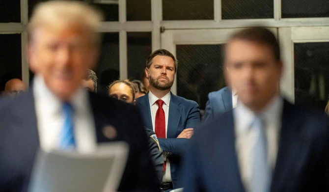 Qui est J.D. Vance et pourquoi Trump a-t-il choisi de faire équipe avec lui?