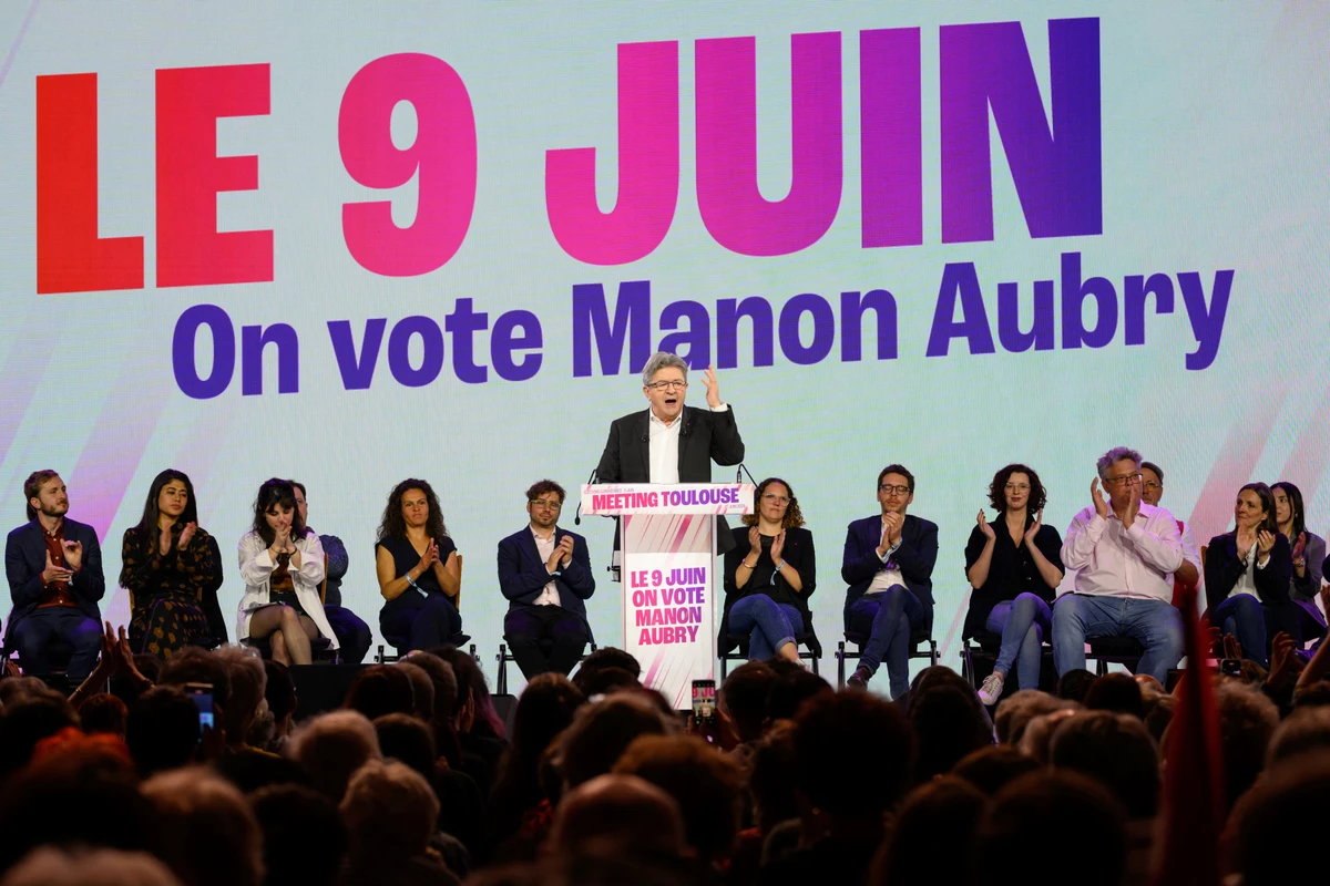 Macron pourrait endosser "l'alliance de toutes les droites", selon Mélenchon