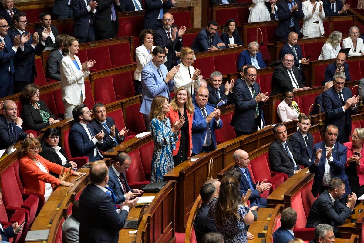 En France, une macroniste réélue à la tête de l'Assemblée nationale, la gauche battue
