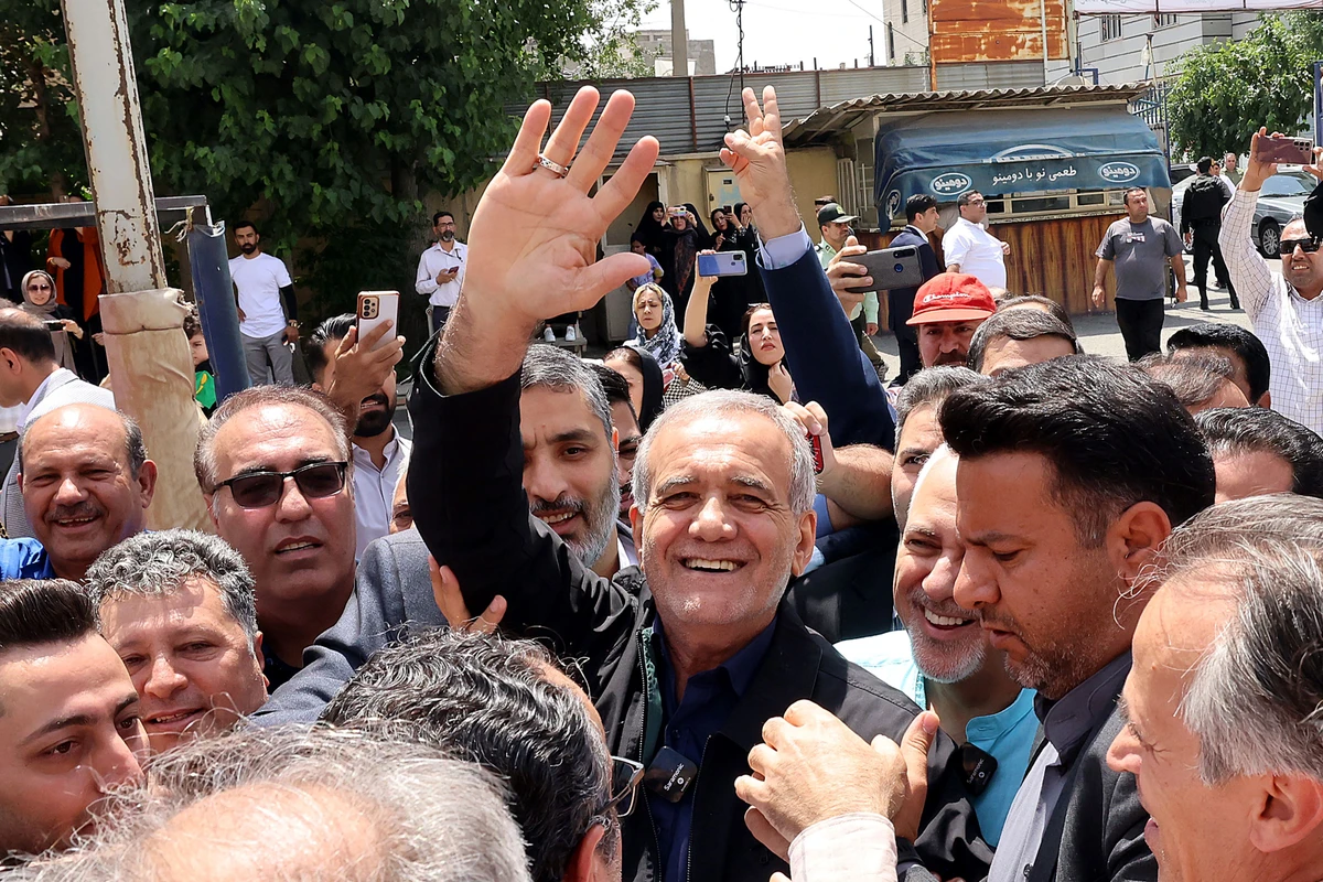 Le réformateur Pezeshkian remporte la présidentielle en Iran